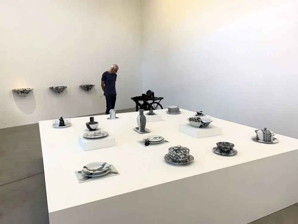 Regina Silveira: Coisas