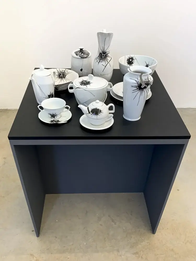 Regina Silveira: Coisas