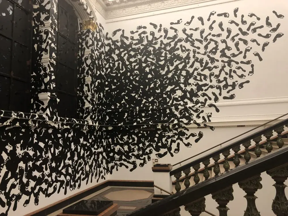 Regina Silveira: Coisas