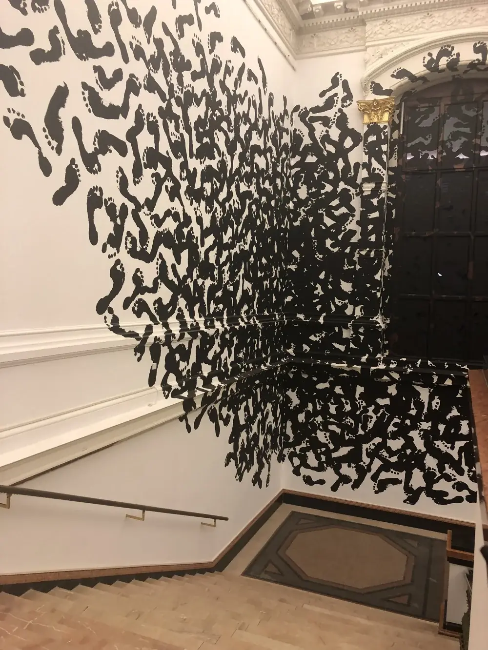 Regina Silveira: Coisas