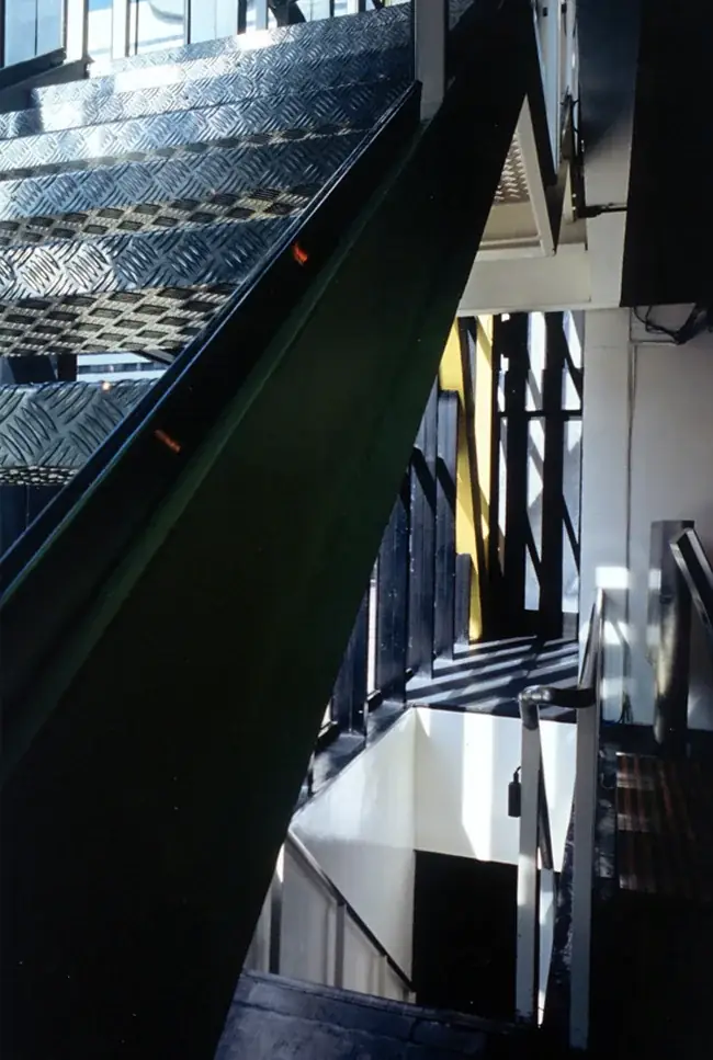 Captura, 2001 — Registro da luz, pintura acrílica preta e prata