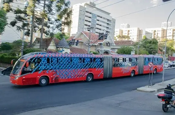 Casulos, 2013 — Vinyl sticker design on two buses and a shelter.