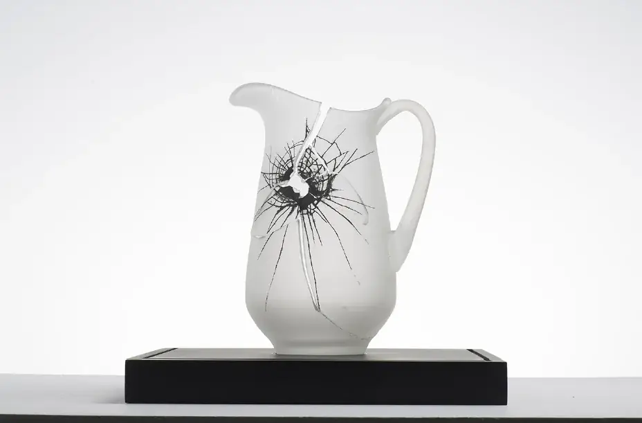 Crashed, 2017 — Sobrevidrado em vidro