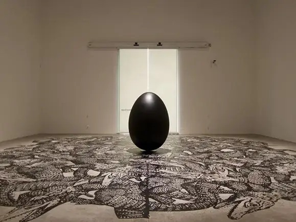 Dark Swamp, 2016 — Vinil adesivo, fibra de vidro, pintura automotiva