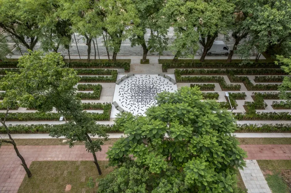 Mundo, 2017 — Praça Milton Santos, USP, São Paulo