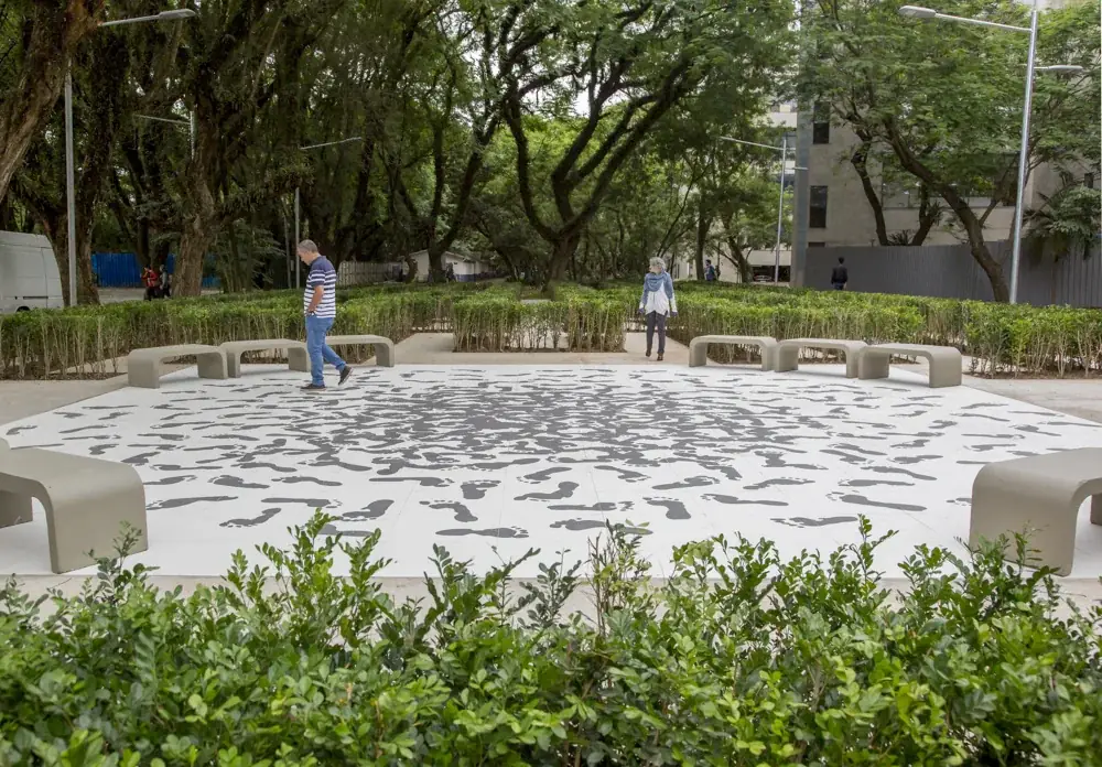 Mundo, 2017 — Praça Milton Santos, USP, São Paulo