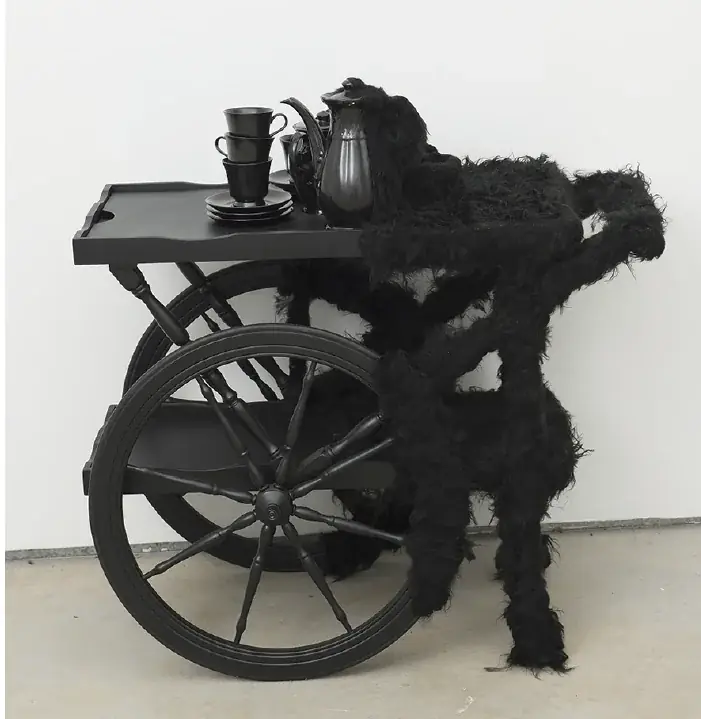 Mutante II, 2016 — Sobrevidrado em porcelana, madeira, pintura automotiva e
