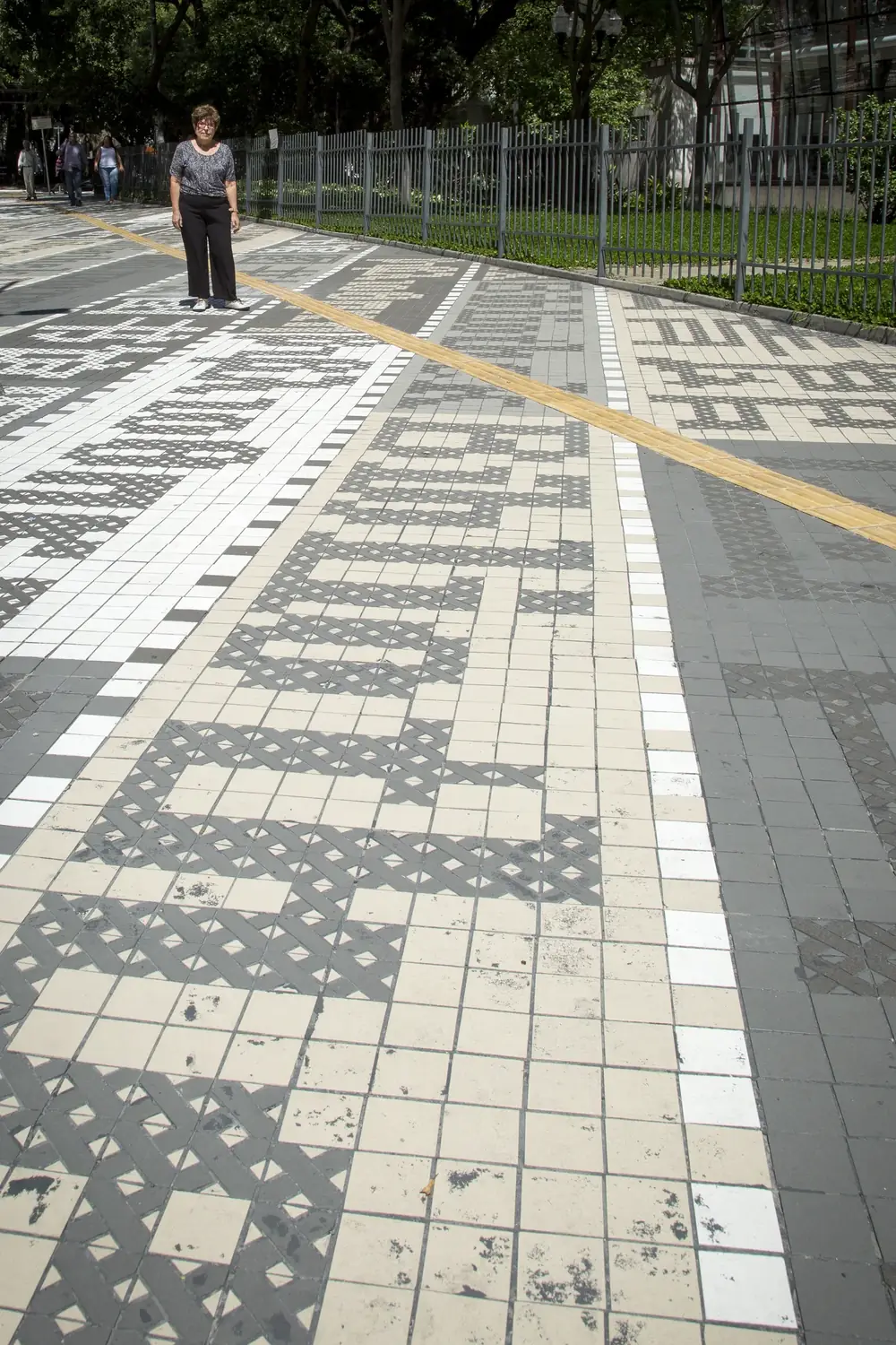 Paraler, 2012 — Mosaico em porcelanato recortado