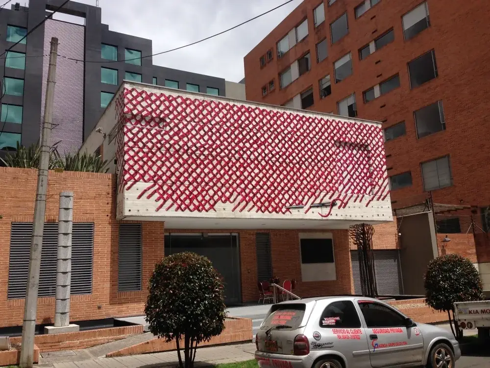 Pink Trap, 2015 — Vinil adesivo