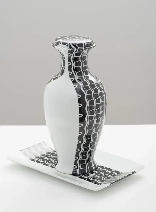 Cover, 2015 — Sobrevidriado sobre porcelana