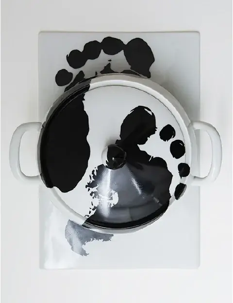 Cover, 2015 — Sobrevidriado sobre porcelana