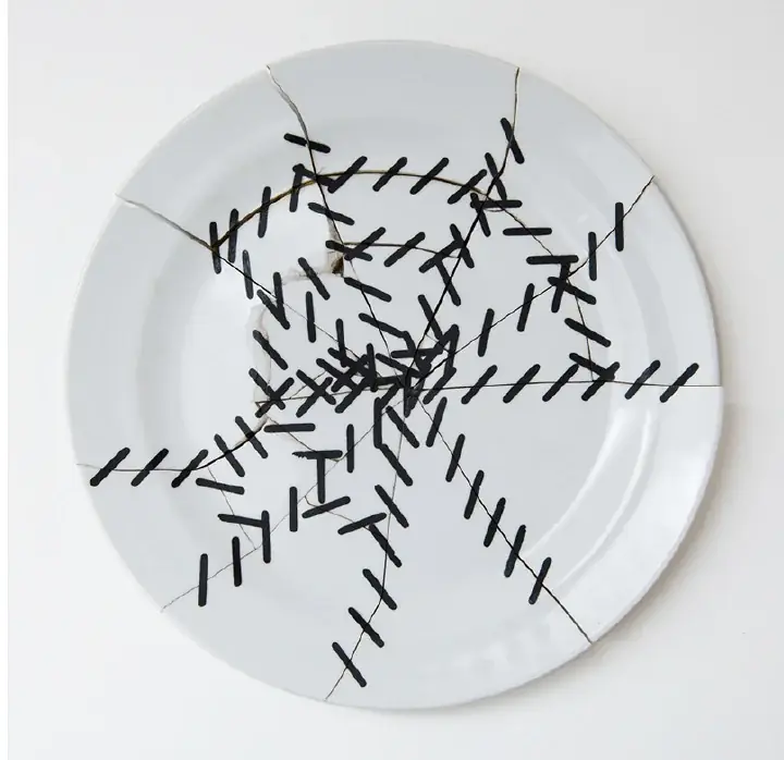 Cover, 2015 — Sobrevidriado sobre porcelana