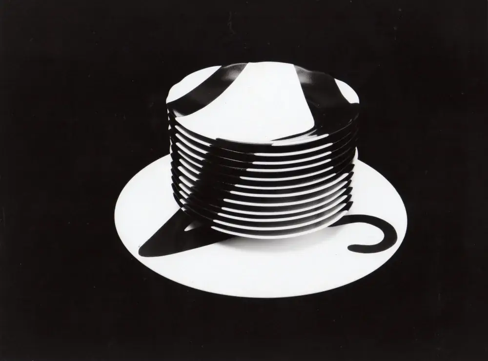 Cover, 2015 — Sobrevidriado sobre porcelana