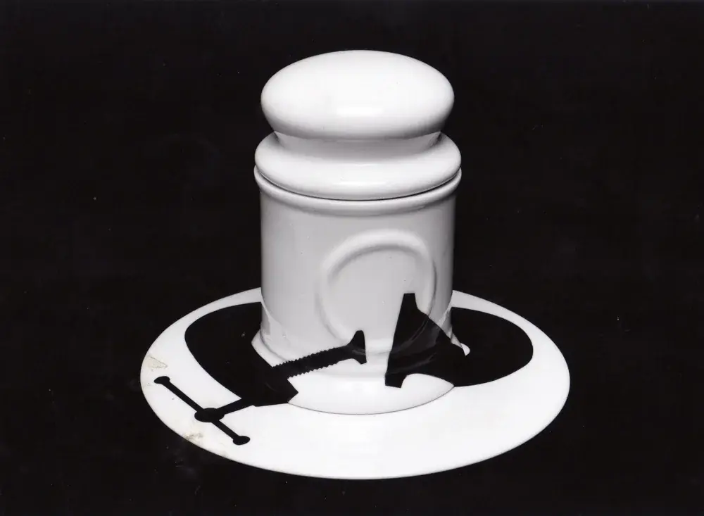 Cover, 2015 — Sobrevidriado sobre porcelana