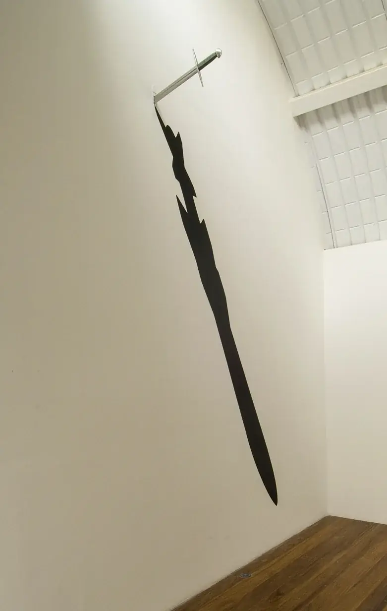 Post Scriptum, 2008 — Metal, fibra de vidro e vinil adesivo