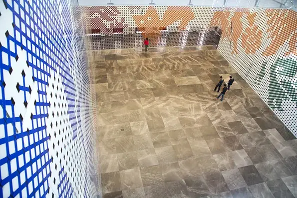 Sueño de Mirra, 2014 — Vinil adesivo sobre vidro