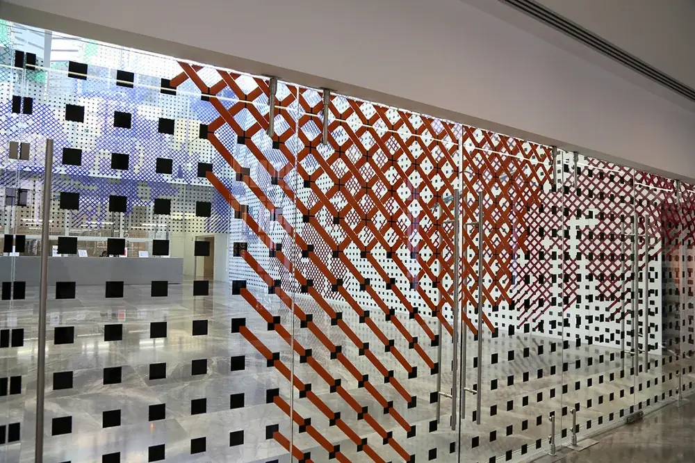 Sueño de Mirra, 2014 — Vinil adesivo sobre vidro