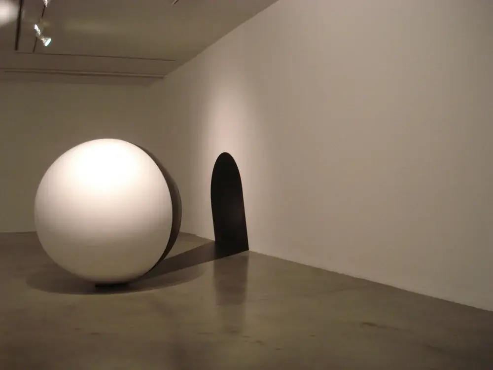 Umbra, 2008 — Fibra de vidro e vinil adesivo